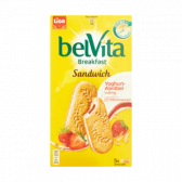Liga Belvita ontbijt sandwich met yoghurt en aardbeien vulling